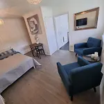 Stylish Studio Flat In Harborne